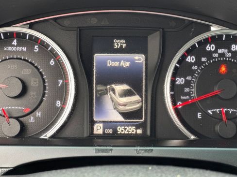 Used 2015 Toyota Camry SE FWD image 21