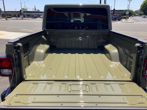 New 2025 Jeep Gladiator Sport image 30