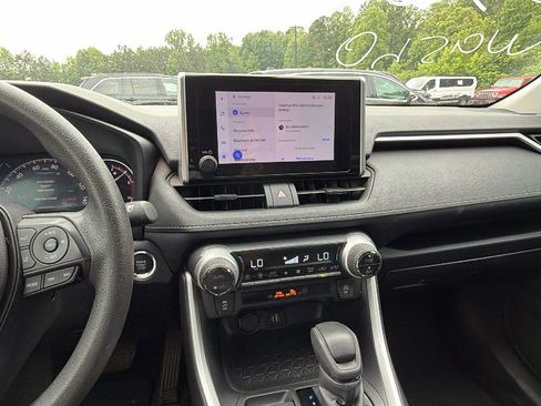 Used 2024 Toyota RAV4 XLE AWD/4WD image 31