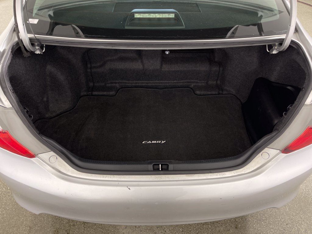 Used 2013 Toyota Camry XLE w/ Leather Pkg FWD image 10