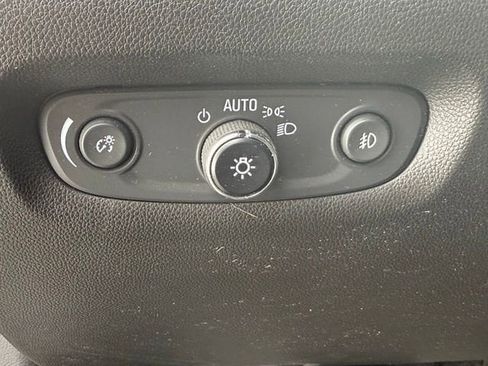 Used 2021 Chevrolet Traverse LT FWD image 26
