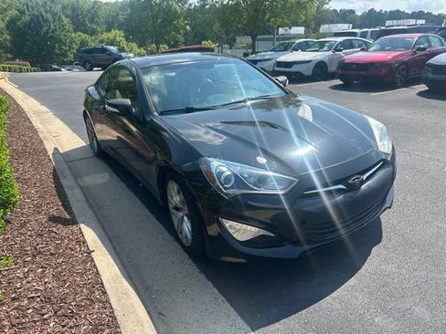Used 2014 Hyundai Genesis 3.8 RWD image 6