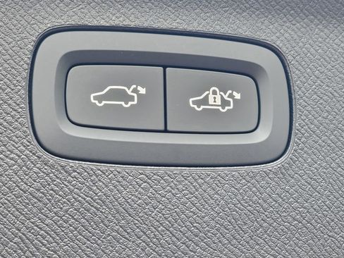 New 2026 Volvo XC90 B6 Plus w/ Protection Package Premier image 24