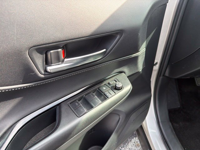 Used 2021 Toyota Venza LE AWD/4WD image 12