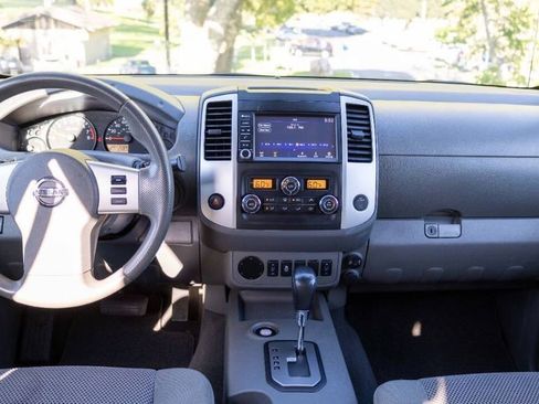 Used 2021 Nissan Frontier SV w/ Midnight Edition Floor Mats image 28