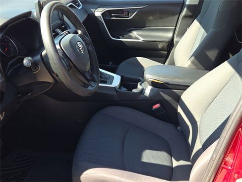 Used 2020 Toyota RAV4 LE image 18
