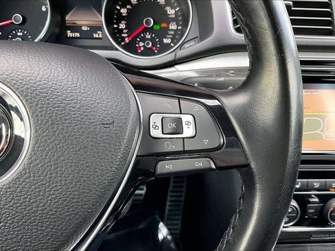 Used 2017 Volkswagen Passat 1.8T SEL Premium image 11