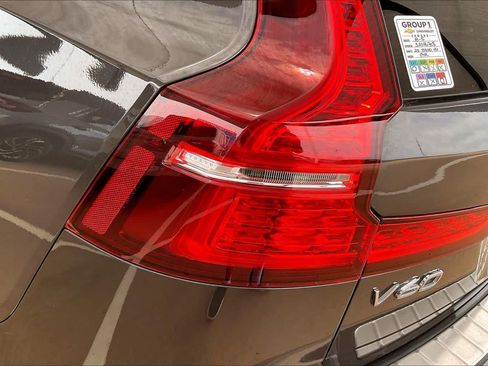 Used 2025 Volvo V60 B5 Cross Country Plus AWD/4WD image 29
