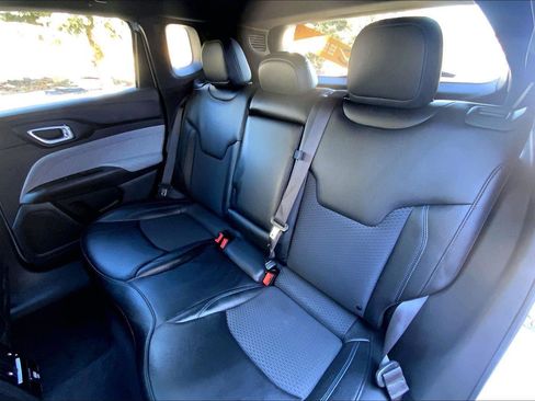 Certified 2024 Jeep Compass Latitude image 25