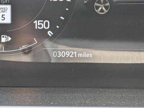 Used 2023 Land Rover Defender 110 V8 AWD/4WD image 11