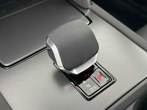 New 2026 Land Rover Discovery Sport Landmark image 17