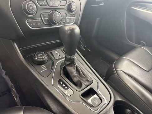 Used 2021 Jeep Cherokee Latitude Plus image 15