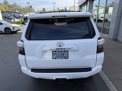 Used 2015 Toyota 4Runner SR5 image 4