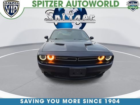 Used 2015 Dodge Challenger SXT image 3