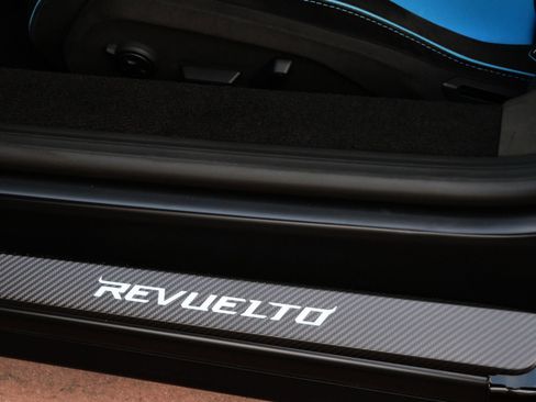 Used 2025 Lamborghini Revuelto AWD/4WD image 26