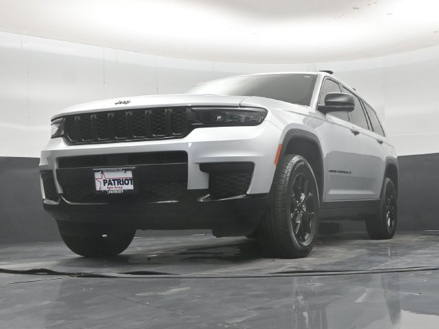Used 2025 Jeep Grand Cherokee L Altitude RWD image 55