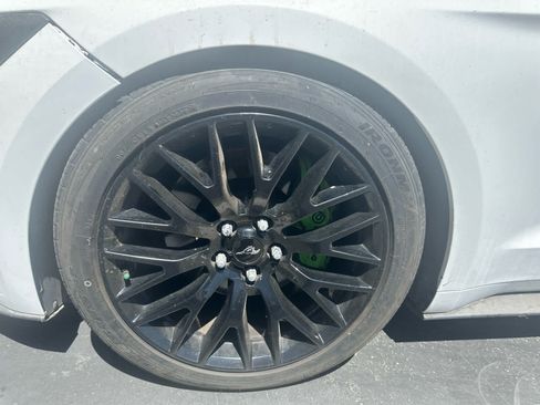 Used 2017 Ford Mustang GT RWD image 2