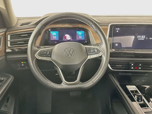 Used 2025 Volkswagen Atlas SE AWD/4WD image 18