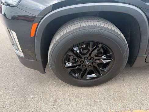 Used 2023 Chevrolet Traverse LT FWD image 4