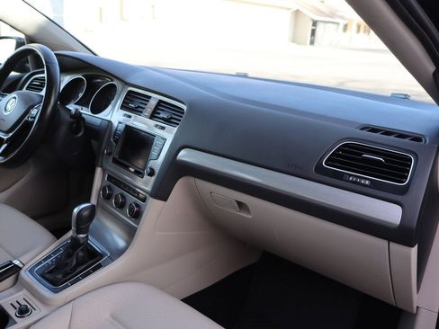 Used 2017 Volkswagen Golf Wolfsburg Edition image 17