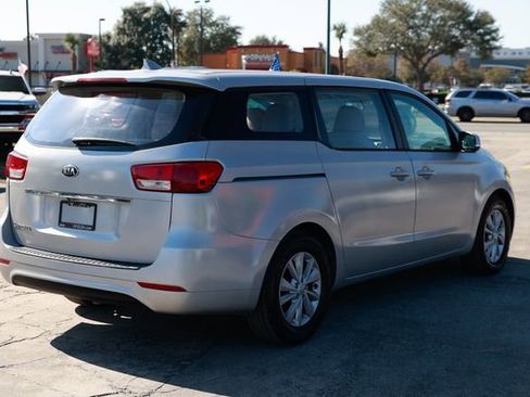 Used 2018 Kia Sedona L image 13