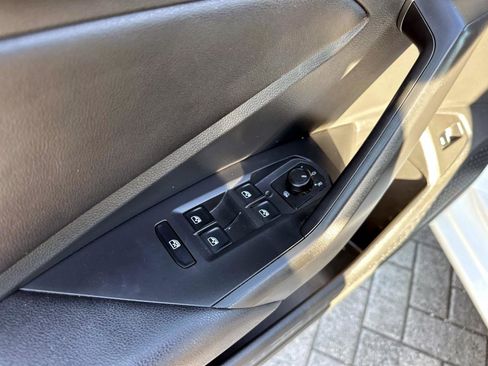 Used 2019 Volkswagen Jetta R-Line image 17