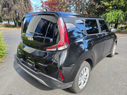 Certified 2025 Kia Soul LX FWD image 4