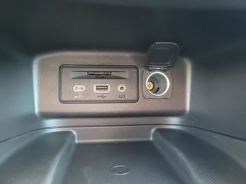 Used 2024 Chevrolet Equinox Premier image 18