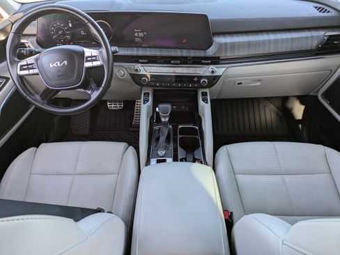 Used 2024 Kia Telluride SX w/ Towing Package image 15