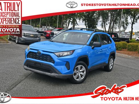 Used 2019 Toyota RAV4 LE FWD image 1