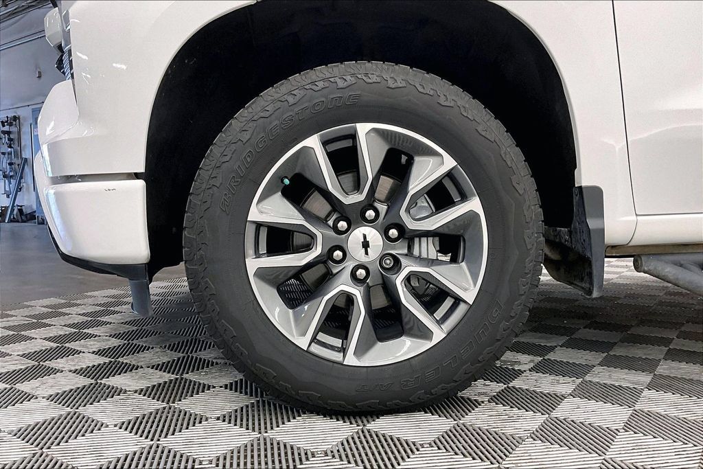 Used 2024 Chevrolet Silverado 1500 RST AWD/4WD image 8