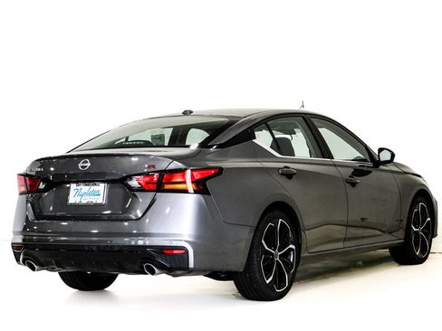 Used 2024 Nissan Altima 2.5 SR FWD image 6