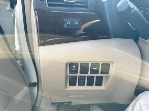 Used 2015 Nissan Quest SL image 22