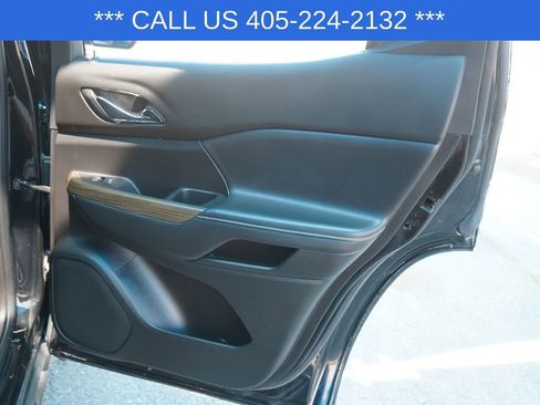 Used 2023 GMC Acadia SLE w/ Driver Convenience Package FWD image 25