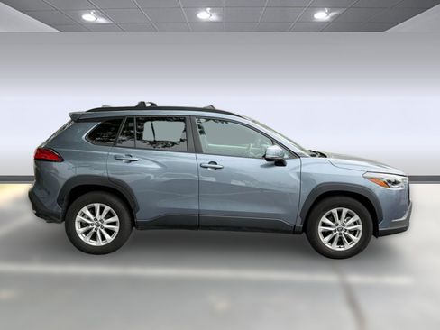 Used 2022 Toyota Corolla Cross LE w/ Moonroof Package AWD/4WD image 5