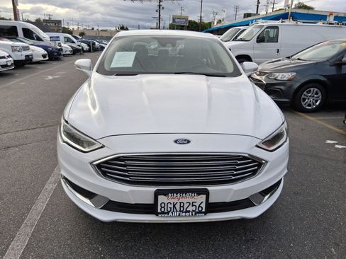 Used 2018 Ford Fusion SE w/ Equipment Group 602A FWD image 2