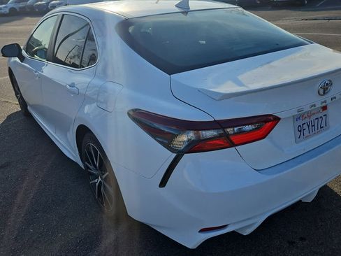 Used 2021 Toyota Camry SE image 5