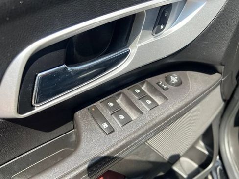 Used 2017 Chevrolet Equinox LT w/ Convenience Package FWD image 11