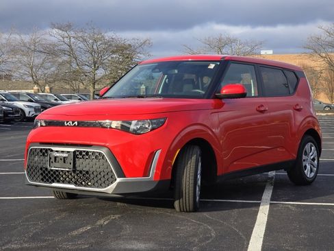 Used 2023 Kia Soul LX image 11
