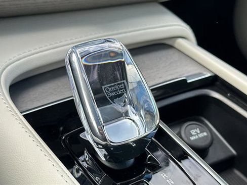 Certified 2025 Volvo XC90 T8 Ultra w/ Protection Package Premier image 25