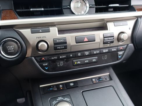 Used 2015 Lexus ES 350 w/ Luxury Package FWD image 22