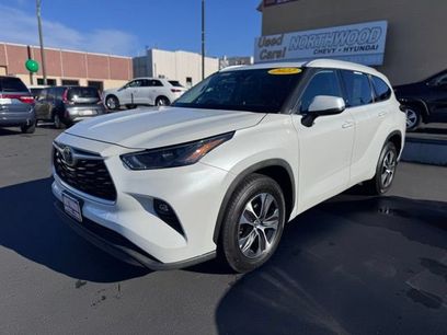 Used 2022 Toyota Highlander XLE