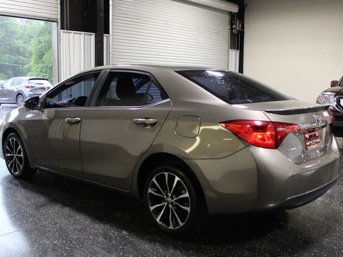 Used 2018 Toyota Corolla SE FWD image 5
