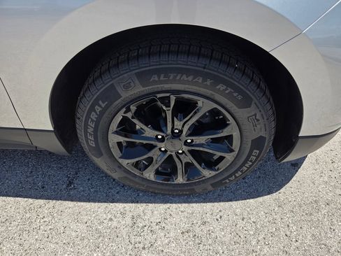Used 2019 Chevrolet Equinox LT FWD image 18