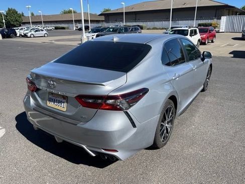 Used 2021 Toyota Camry SE FWD image 4