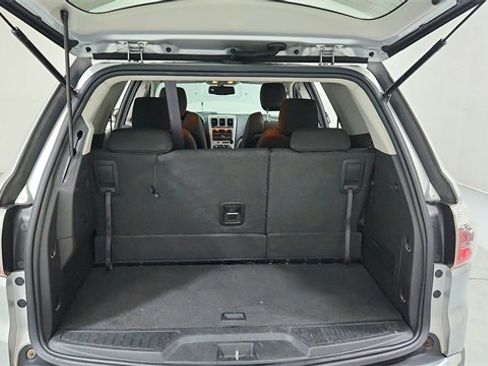 Used 2011 GMC Acadia SLE image 20