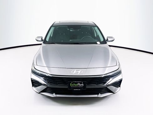 Used 2025 Hyundai Elantra SEL FWD image 2
