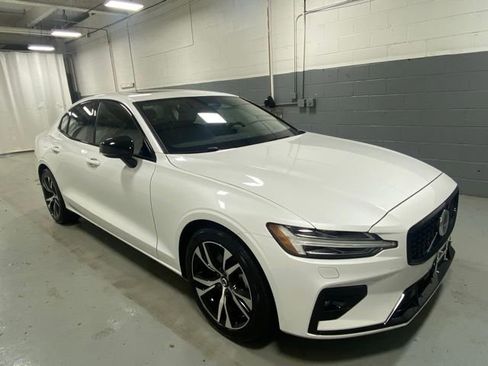 Used 2025 Volvo S60 B5 Core FWD image 4
