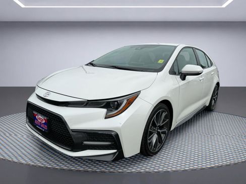 Used 2020 Toyota Corolla SE w/ SE Premium Package FWD image 2