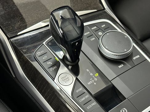 Used 2021 BMW 330i Sedan w/ M Sport Package image 17